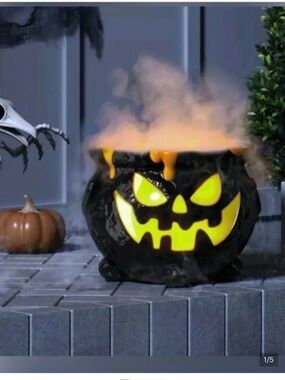VIRAL BNWT HYDE AND EEK MISTER CAULDRON PUMPKIN LIGHTS UP
